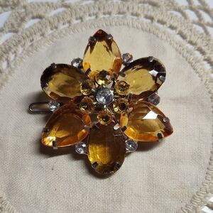 Elegant Gold Floral Brooch 90's